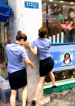 搞笑神回复|神回复:“为什么在农村不能得罪木匠呢?”网友:早晚用得上啊!