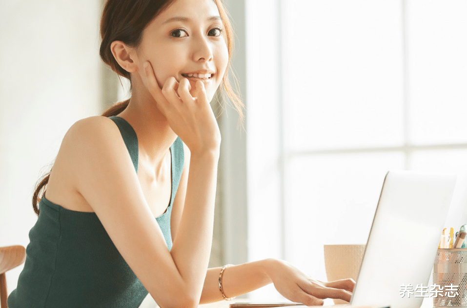 苹果|25岁女子，连续2年饭后吃苹果，竟患上乳腺癌，医生：无知害了她