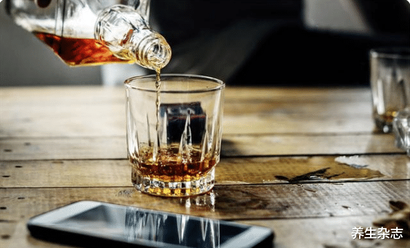 |肝脏变硬,如厕先知?医生坦言:上厕所有4种异常,或是肝病到访