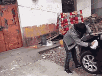 短裙 “好友的新娘是真的漂亮啊，谁敢娶回家去？真有点担心呢！”哈哈哈哈