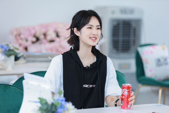 金瀚|热搜第一，庆祝姐姐回国，姚安娜发博热度超姐姐！