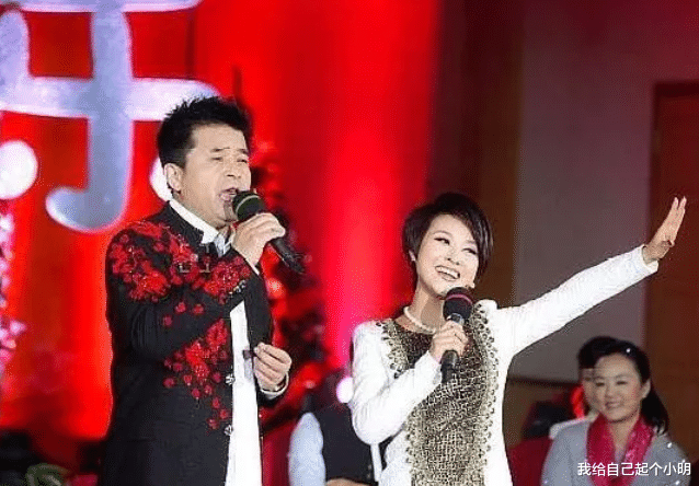 央视|毕福剑现状,饭馆年入百万不忘老本行,网友:比在央视还潇洒