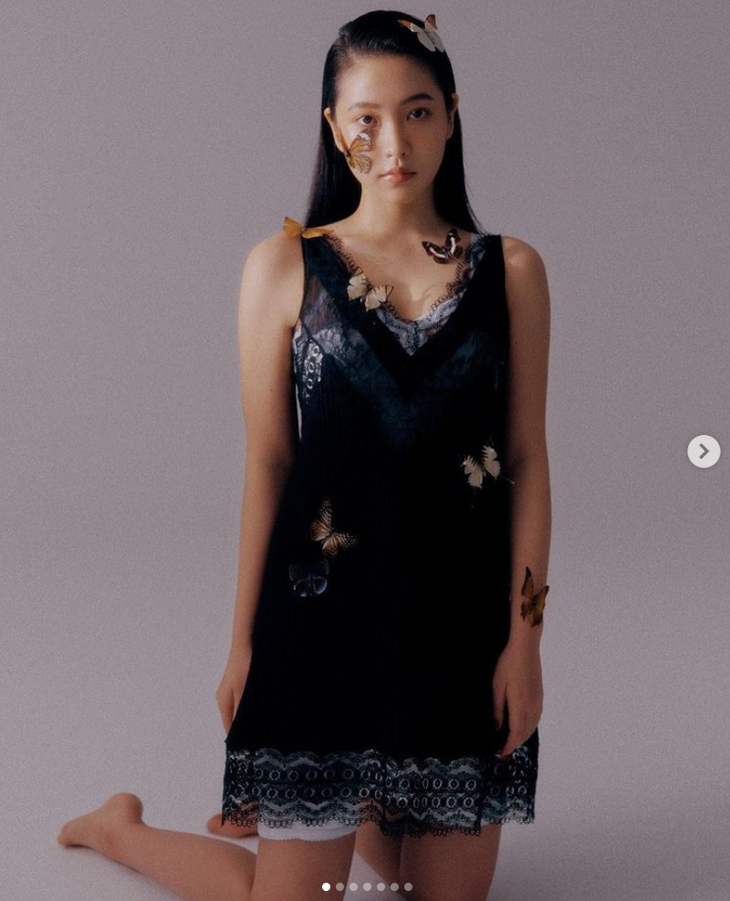 瑜珈|21岁女星瑜珈裤太紧，一个动作性感曲线曝光，粉丝纷纷点赞！