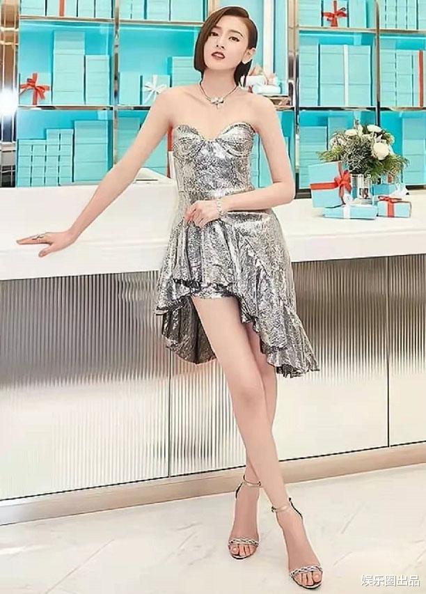 宋祖儿|宋祖儿穿低领装亮相，身形太美引起热议，网友：“整形了吧”