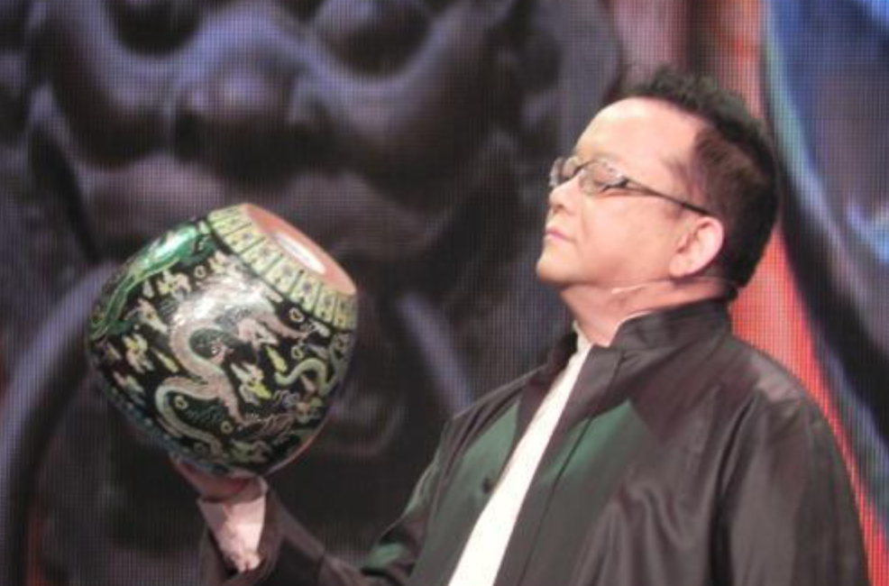 中国好声音|9年前,一锤砸掉2亿古董?《天下收藏》因此停播,王刚后来怎样了