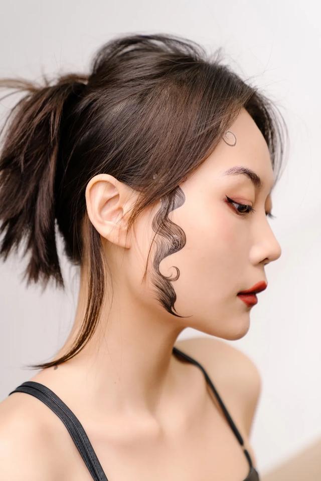 医美 女明星人手一个！眼线贴火出圈了？这期美妆贴纸种草请收好