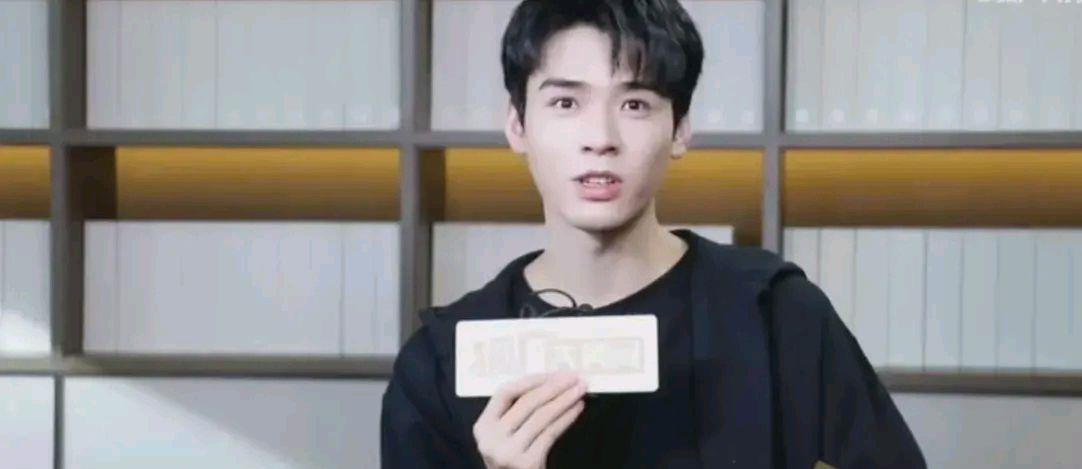 赵丽颖|赵丽颖又一新剧来袭？龚俊让人笑晕了？李宇春的歌迷又坐不住了？