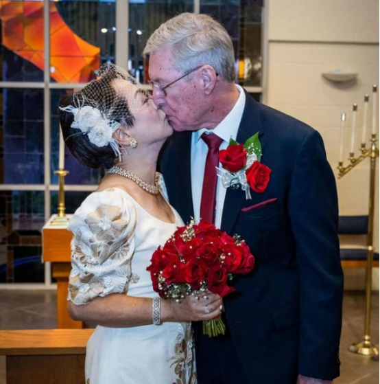 姐姐|老戏骨贾思乐参加73岁姐姐婚礼，丈夫还是外籍，甜蜜拥吻太幸福