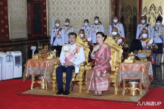 八八尚语UP 苏提达连续三次现身,全新造型靓丽又减龄,曾穿时装款也知性漂亮