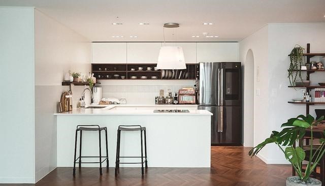 126㎡不要电视墙，客餐厅只有一张桌子，不仅没“翻车”还很温馨