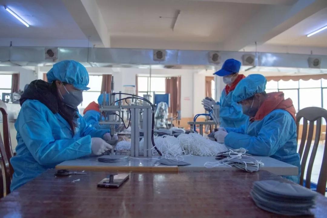 长腿|为何工厂陷入“用工荒”，宁愿给中介“塞钱”，也不给员工涨薪？