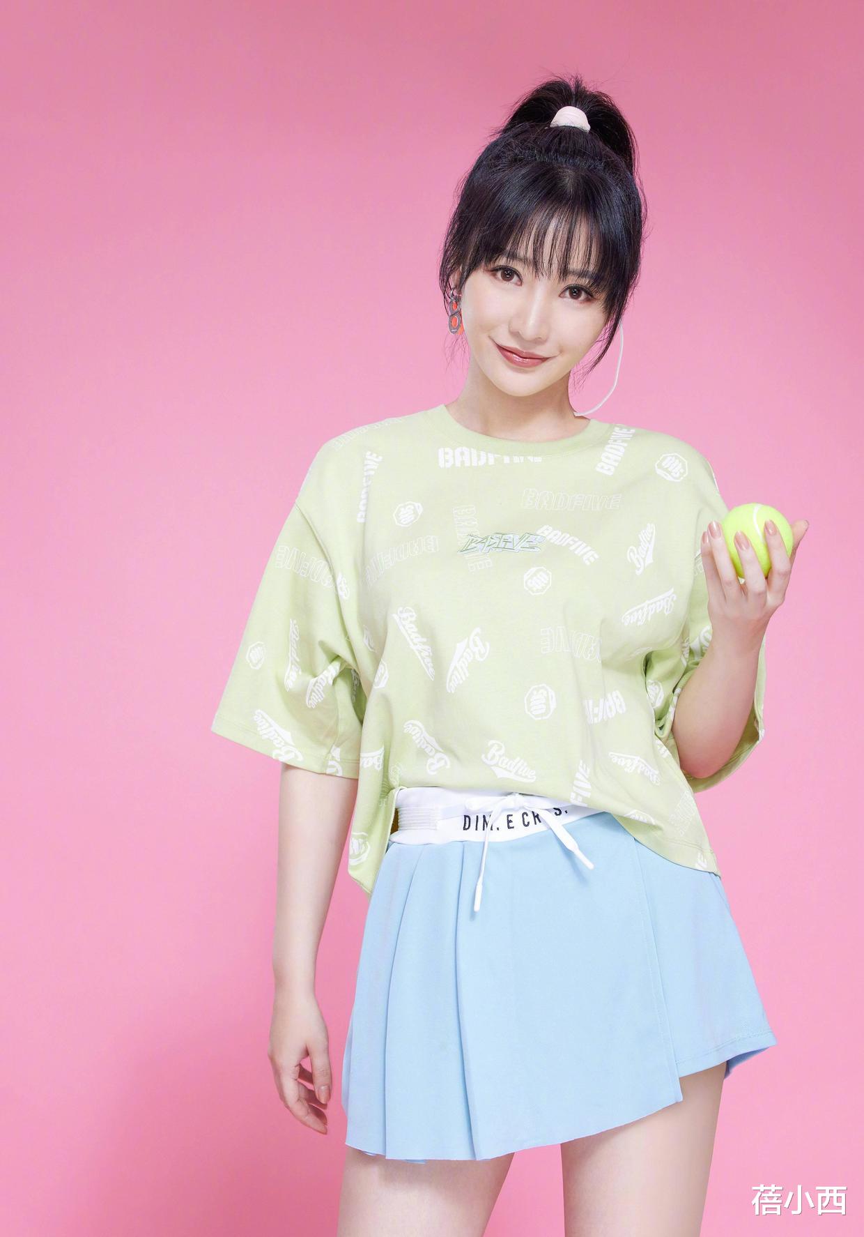 柳岩|又被柳岩的气质惊艳了，连这么难懂的连衣裙，都穿出了不同魅力