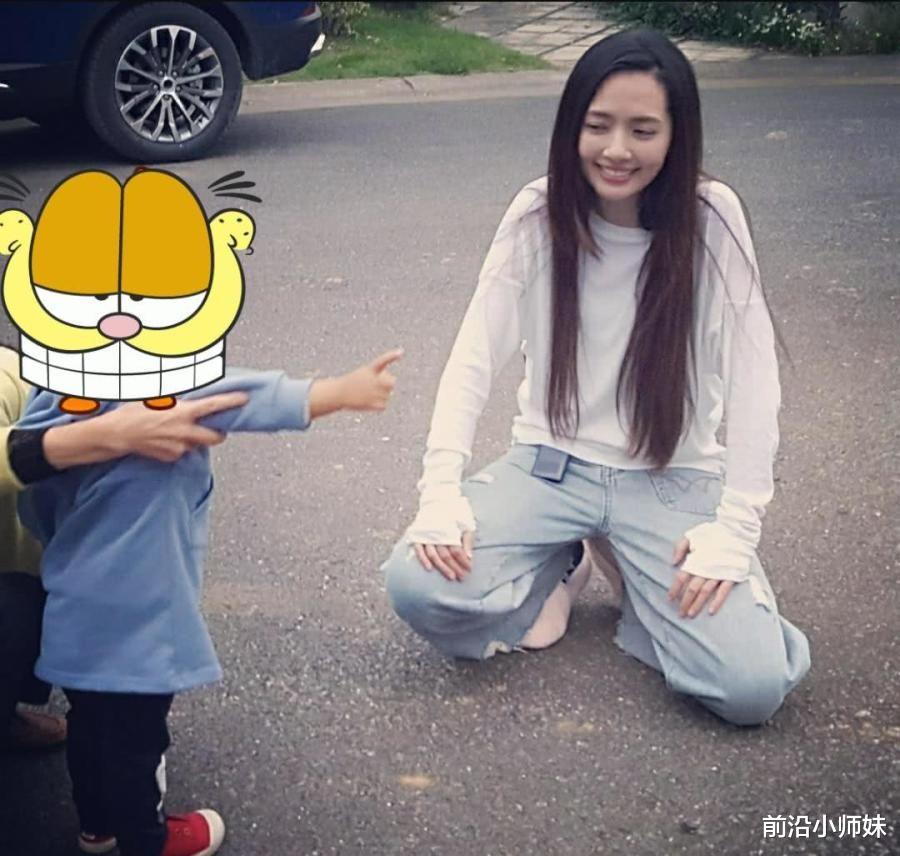 前沿小师妹 郭碧婷婚后形象大变,蓬松乱发和不修边幅家居服,典型的家庭主妇