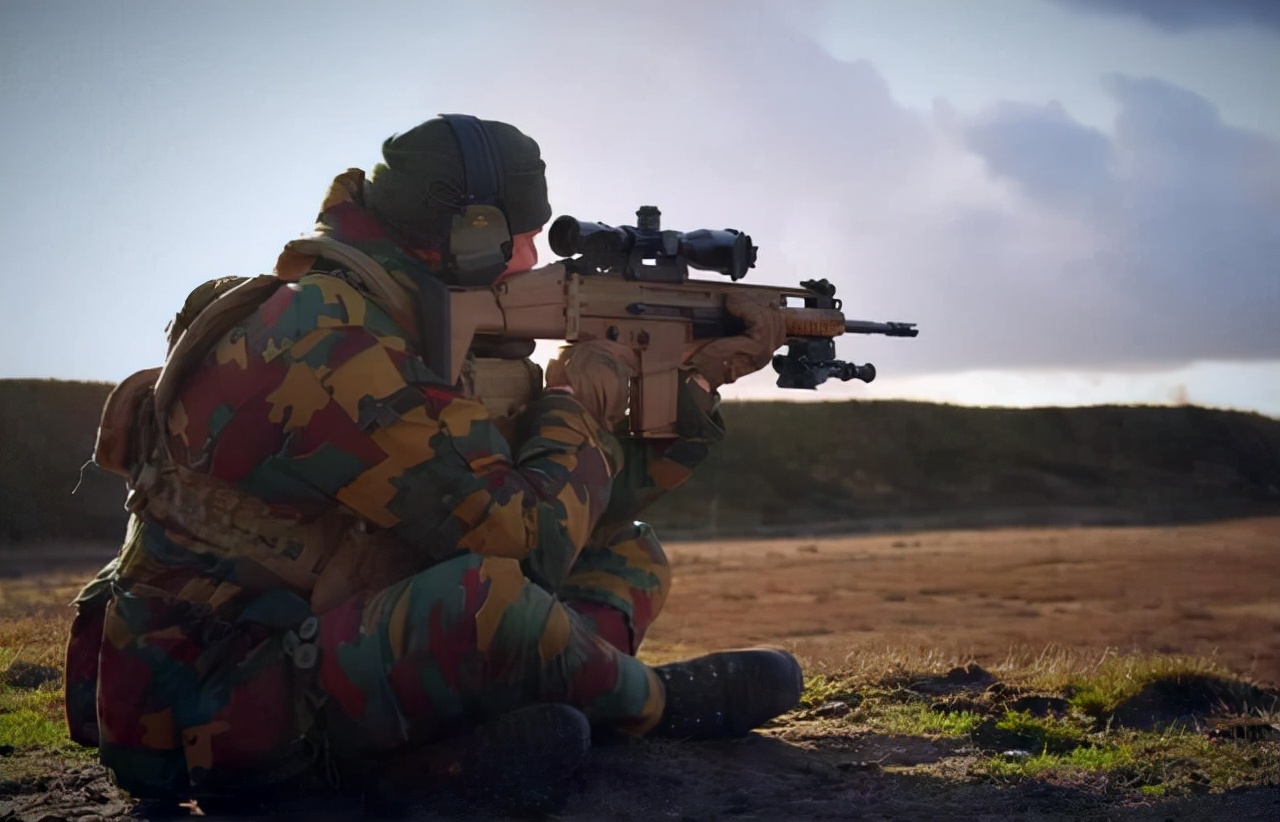 步枪|大名鼎鼎的 SCAR-L到底是什么枪？其中文译名“简单粗暴”