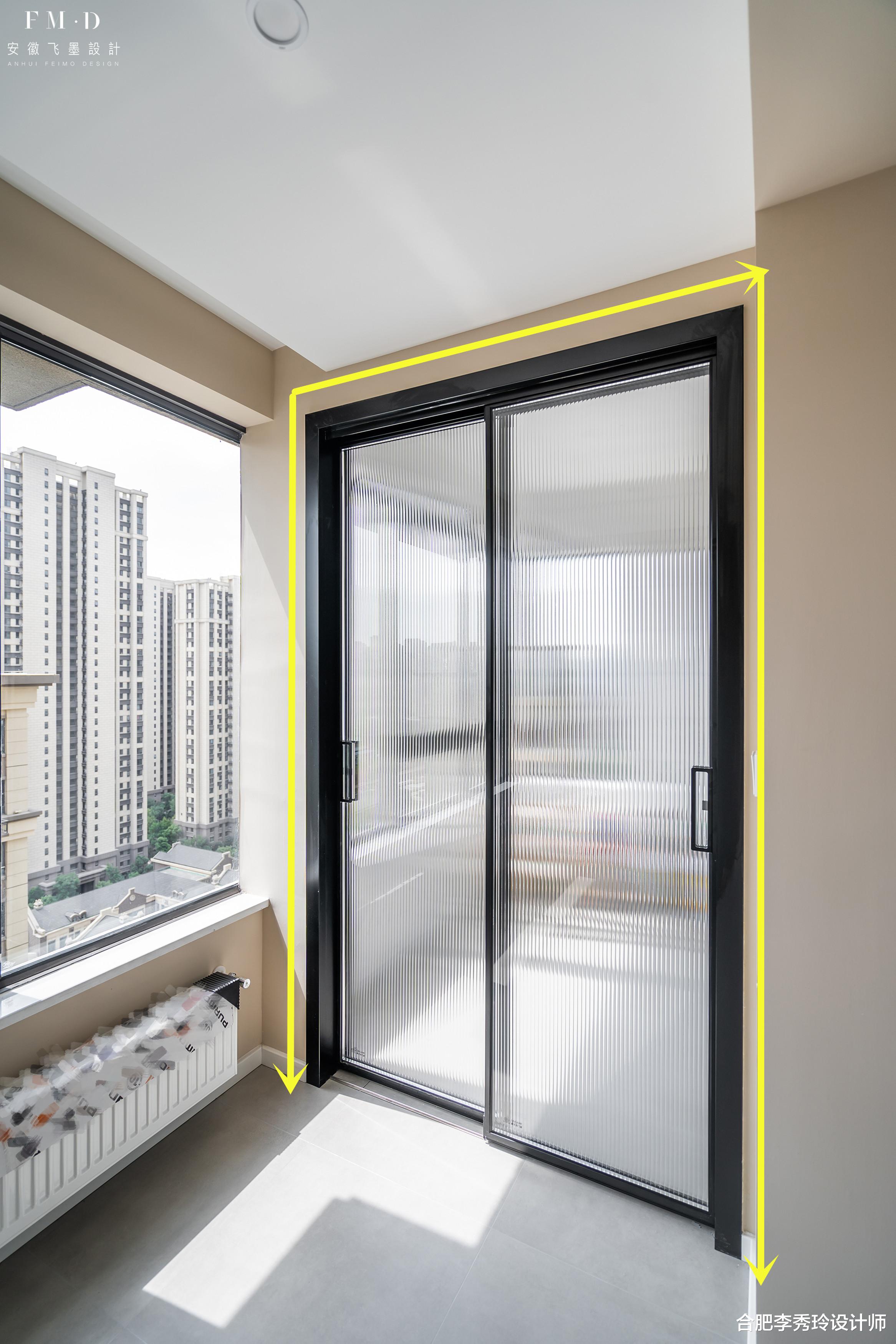 双阳台，我还是喜欢连体式，又长又宽敞，中间装道玻璃门分开两用