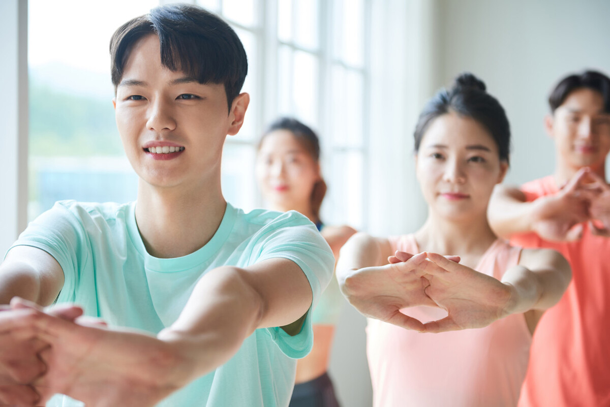 健身|坚持练3个瑜伽体式，帮你提高气质，改善体型！