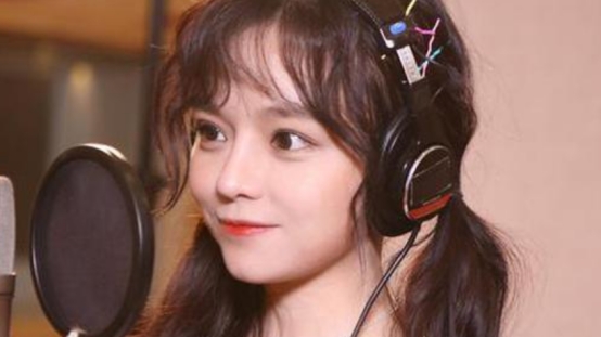 黄霄云|黄霄云的演唱：目前还处于“技术堆砌”的阶段！