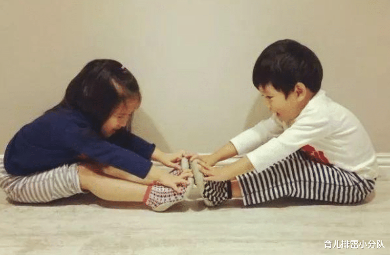 育儿排雷小分队|51岁老母亲生下龙凤胎,只因24岁女儿忙工作,家里冷清老人寂寞