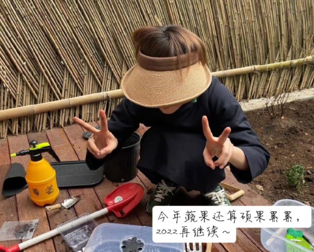 海莉·比伯|孙俪晒照分享亲子日常，坐公交出行接地气，等等说土味情话表白妈妈