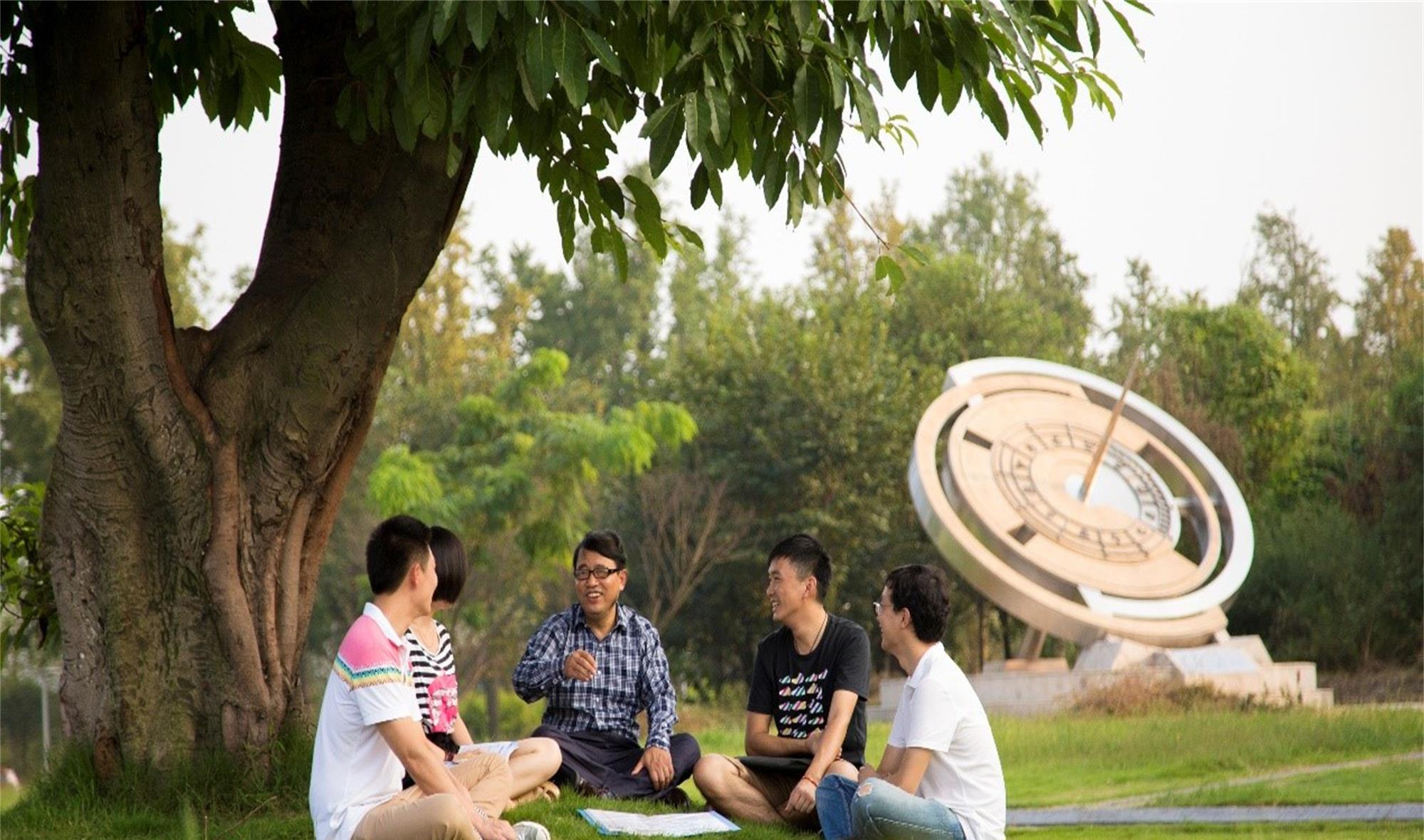 欧问凝|21年高考分数出炉，文科生查完分有点懵，可能要进复读班了