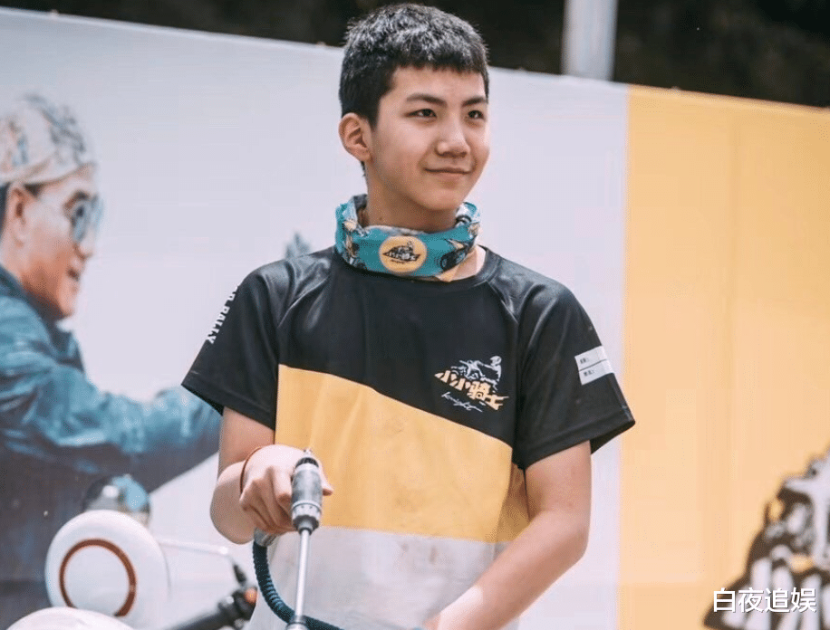 陈妍希|陈妍希带儿子逛书店，5岁小星星身高成焦点，明星基因都这么强吗？