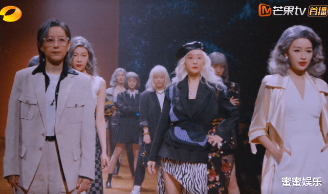 肖战|张馨予吴昕李斯丹妮携妈妈出镜，3个妈妈差距大，职业决定了气质