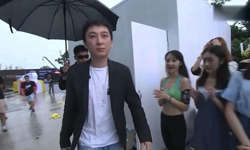 王思聪|王思聪34岁生日派对照曝光 现场云烟缭绕辣妹扎堆