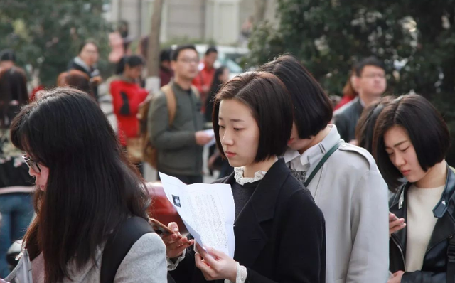 素手挽清说 大学生的“好消息”，这类学生可免试成为公务员，还是干部级别