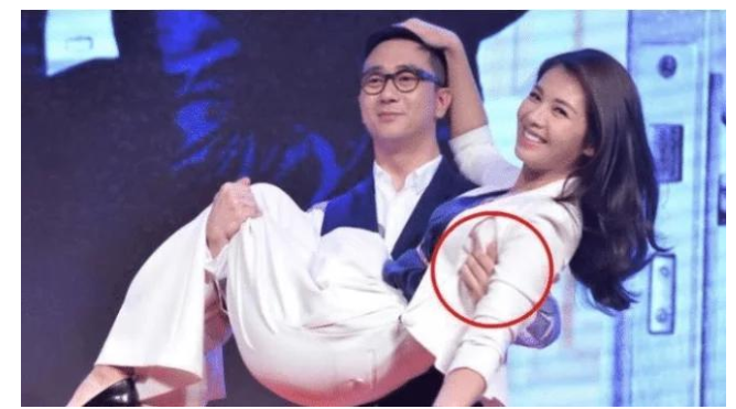 宁毅|41岁刘涛被王自健当众公主抱，手上动作成亮点，细节见人品