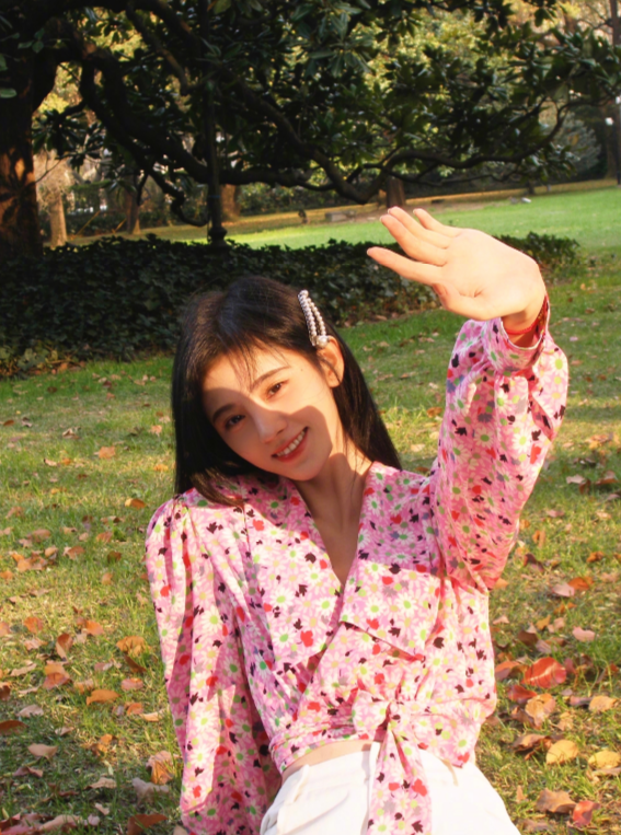 胡歌|她是丝芭最励志女爱豆，考上公务员后成功退团，现在的她很厉害！