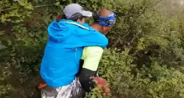 你好吴所畏 救援队断水断粮，被救者沏茶：悠哉