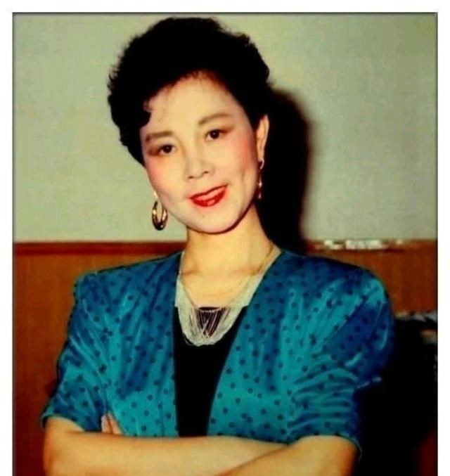 雷英|齐淑芳、雷英演出脱队不归被称“叛逃”、洪雪飞走穴演出丧命