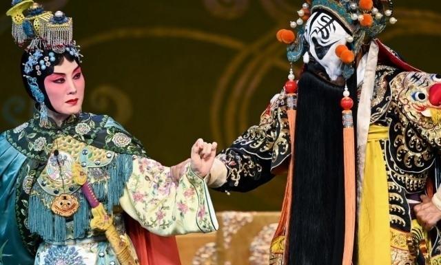 肖战|京剧样板戏的出现没有阉割传统戏，时代的原因不是样板戏能左右的