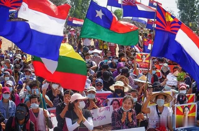 “你們放心示威，安全由我們保護！”緬甸實力強勁的民武發聲-圖3