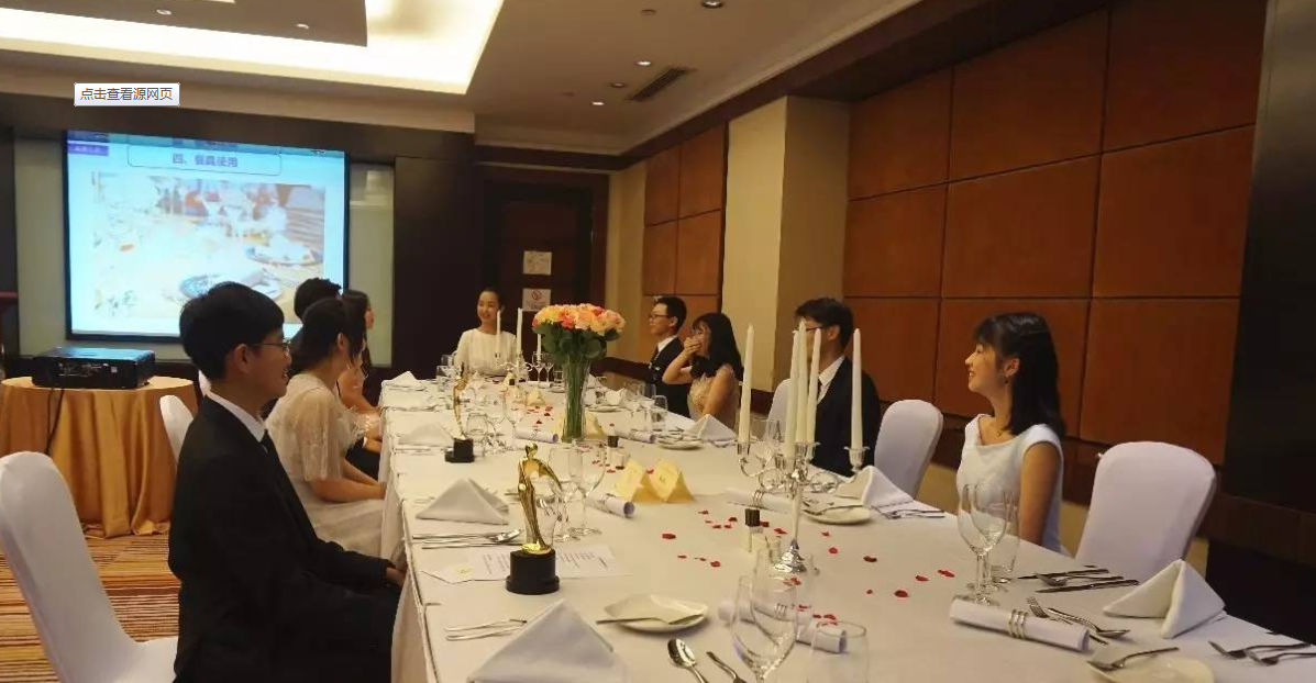 Ainee妈咪|有种伪精致叫“礼仪课”，一节2000掏空钱包，这种教育有意义？