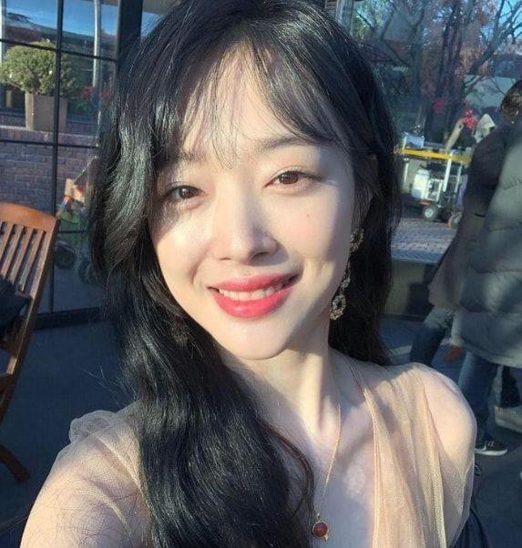 章泽天|“蜜桃少女”崔雪莉：因“尺度片”和恋情遭群嘲，仅25岁走上绝路