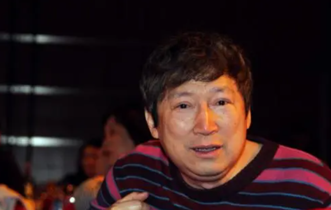 李春平|跟大39岁女明星同居13年，41岁继承70亿财产，回国娶小38岁妻子