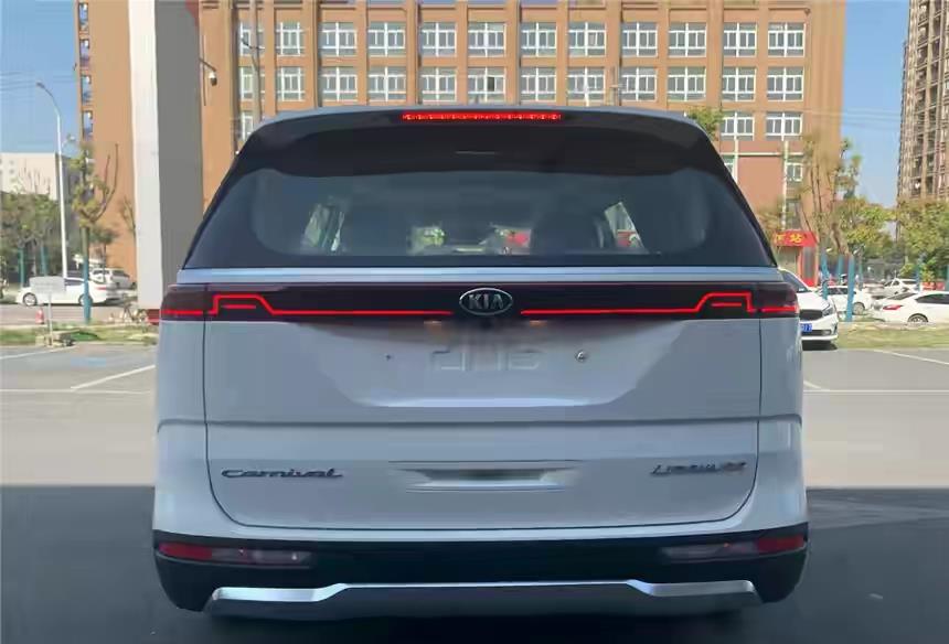 装记 起亚又造了台爆款,首月订单破3万,仅20万就有百万档次