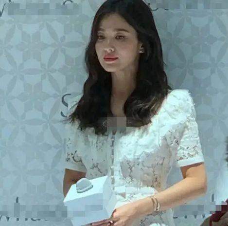 宋慧乔|“冻龄”全是骗人的？宋慧乔最想删的丑照，身材发福尽显老态