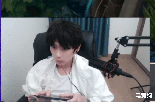 手机游戏|痞幼虎牙首秀！与若凌梦幻联动，一起开启LOL手游圣诞冰雪节！