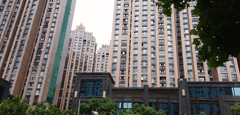 三亚|上海市区一处烂尾楼工程，位置绝佳高房价，为何却一直停工