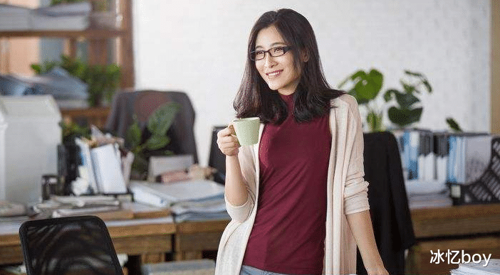 骨质疏松|38岁高管患骨松,“凶手”或是这1物,骨骼快被“掏空”了,还不自知