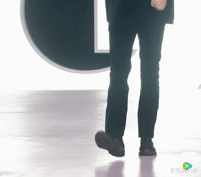 迪丽热巴|GQ红毯：迪丽热巴艳压baby，关晓彤最土气，杨天真承包所有笑点