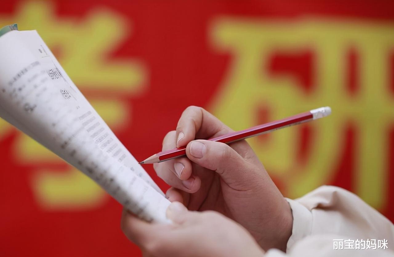 大衣|大学生“工作”还是“读研”，哪个更值？三年后状况真实给你答案