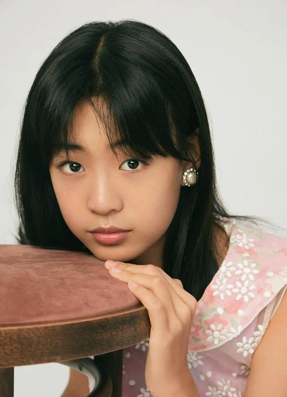 全球时尚号|佟大为女儿出“道”，只有13岁就开始拍时尚大片，穿少女裙很可爱