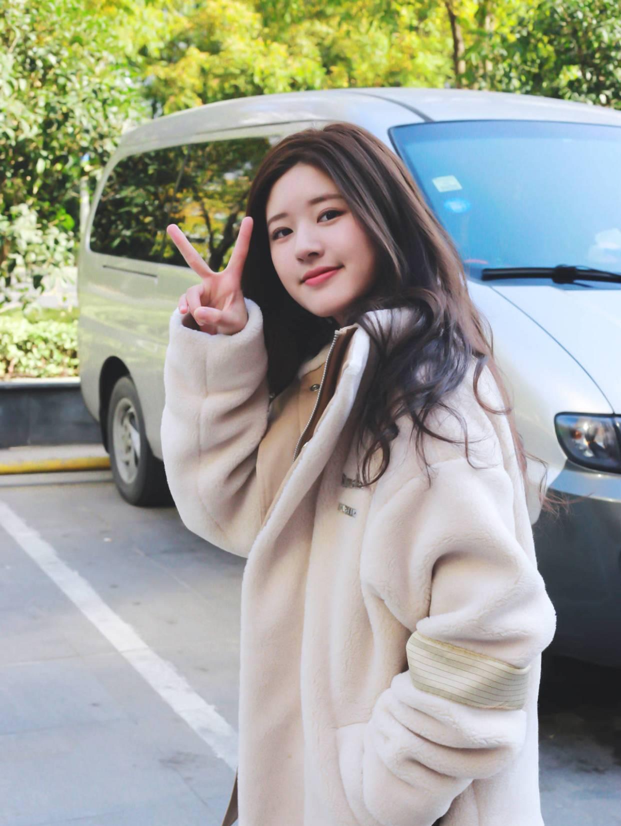 赵露思|八卦：赵露思为杨洋庆生？宋威龙跟AB演姐弟恋？肖战活动被取消？