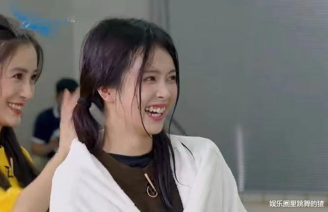 白梦妍|《奔跑吧》:白鹿整蛊队友遭吐槽,秦霄贤3次落水,网友:没必要