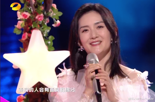 跨年|“南北”双台跨年:唐嫣美艳、王鸥抢镜,杨幂眼妆像“发光眼屎”