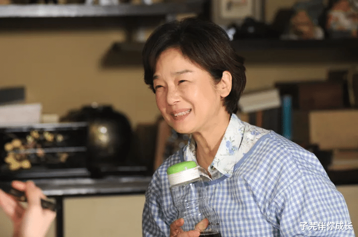 子芫伴你成长 过年回家5天，儿媳给婆婆10000红包，婆婆：以后别回来过年