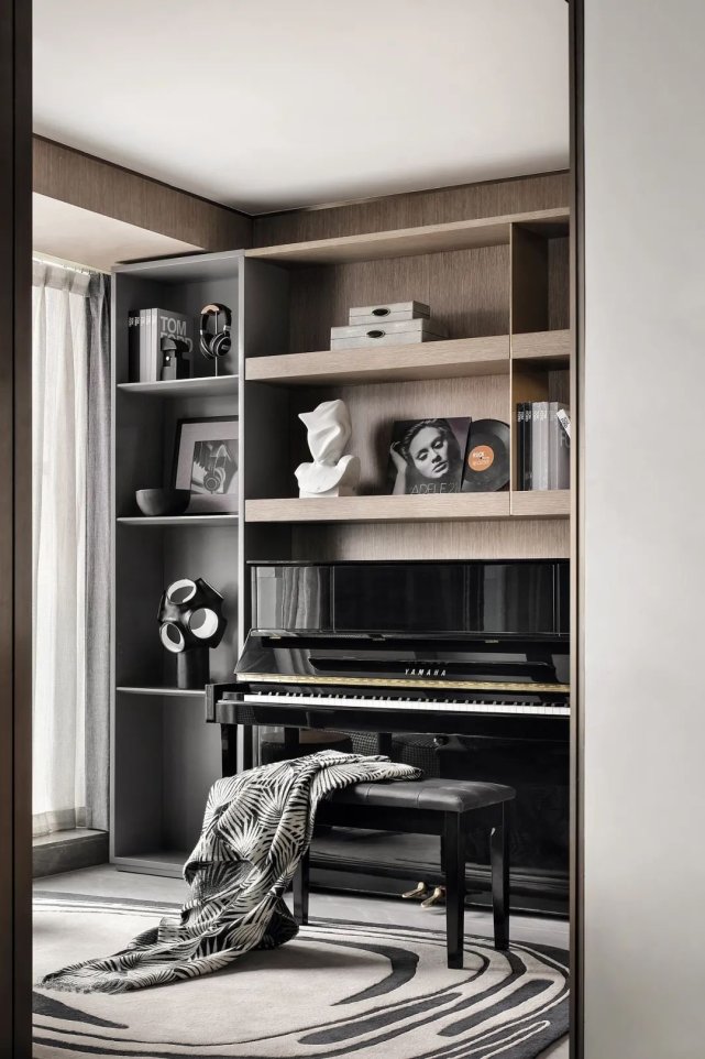 180平超大横厅的现代风,落地窗连接着各个功能区域